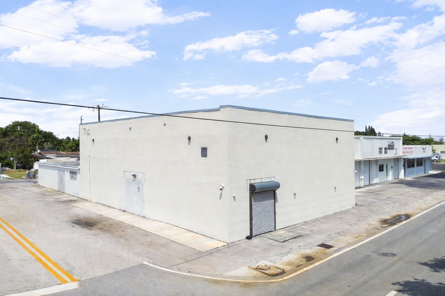 More Photos Of 1800 N Dixie Hwy, Hollywood Showroom For Sale