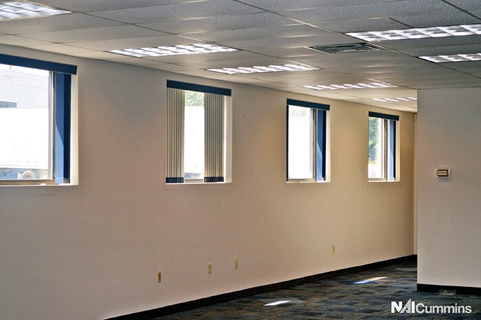 More Photos Of 557 E Tallmadge Ave, Akron Warehouse For Lease