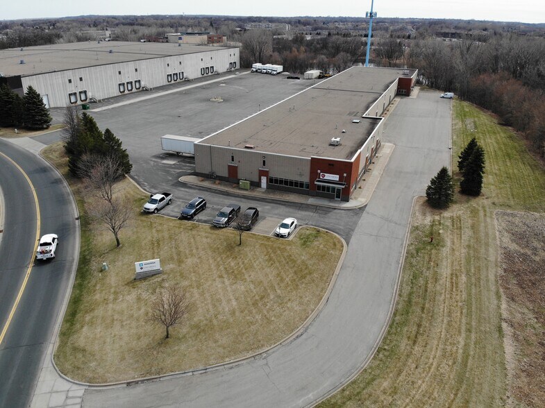 More Photos Of 1010 Aldrin Dr, Eagan Warehouse For Lease