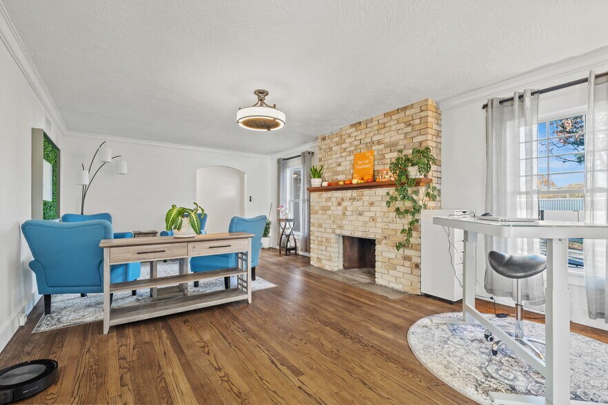 More Photos Of 2039 S Brentwood Blvd, Springfield Office For Sale