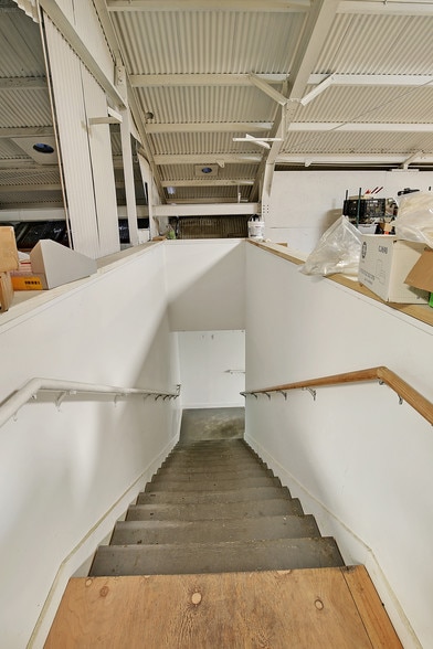 More Photos Of 4800 Bissell Ave, Richmond Manufacturing For Sale