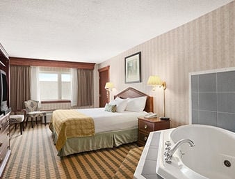 More Photos Of 3325 Davenport Ave, Saginaw Hotel For Sale