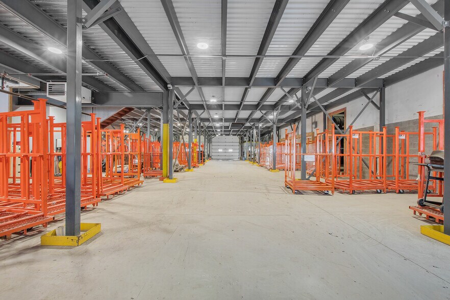 More Photos Of 14410 Rue Rolland-Desjardins, Mirabel Warehouse For Sale