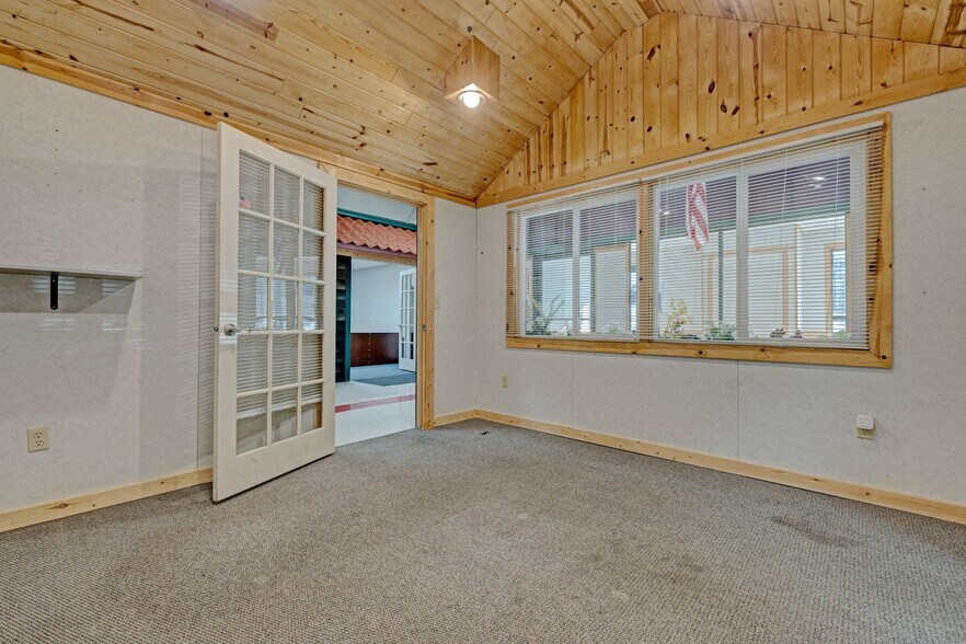 More Photos Of 1875 Lansing Rd, Charlotte Warehouse For Sale
