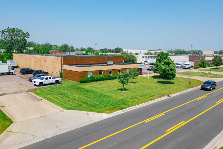 More Photos Of 2741 Elliott Dr, Troy Flex For Sale