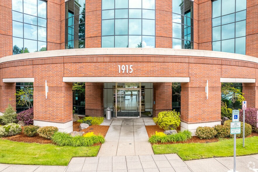 More Photos Of 1915 NE Stucki Ave, Beaverton Coworking Space