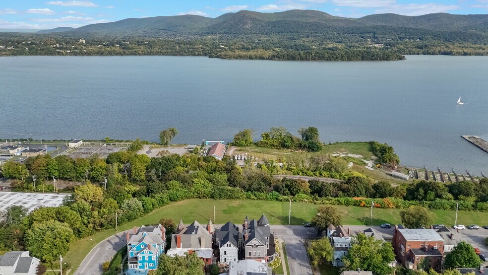 More Photos Of 2 Courtney Ave, Newburgh Apartments For Sale