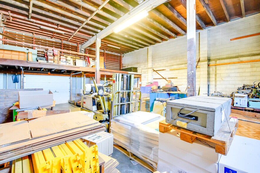 More Photos Of 4918 Napier St, Port Alberni Flex For Sale