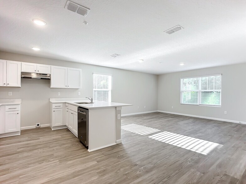 More Photos Of 6421 Breezy Oaks Way, Jacksonville Apartments For Sale