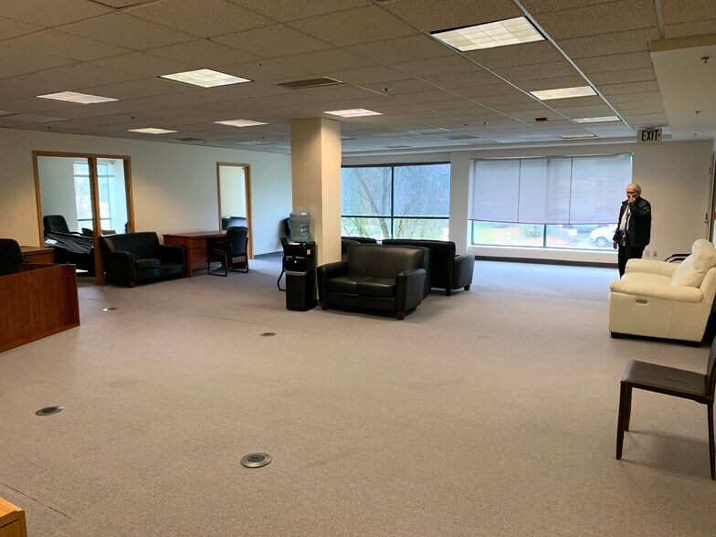 More Photos Of 10634 E Riverside Dr, Bothell Office For Lease