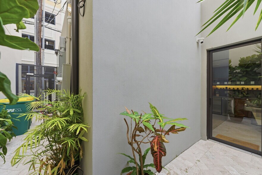 More Photos Of 45 Valencia Ave, Coral Gables Storefront Retail Office For Sale