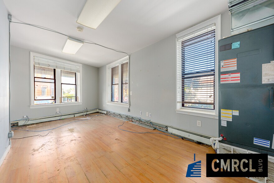More Photos Of 131 Beverley, Brooklyn Flex For Lease