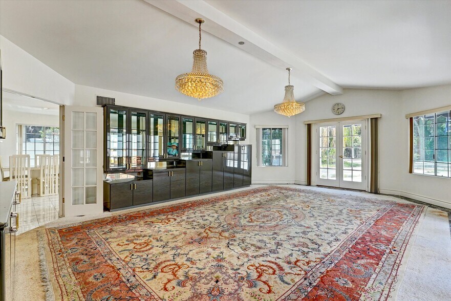 More Photos Of 4623 Hayvenhurst Ave, Encino Apartments For Sale