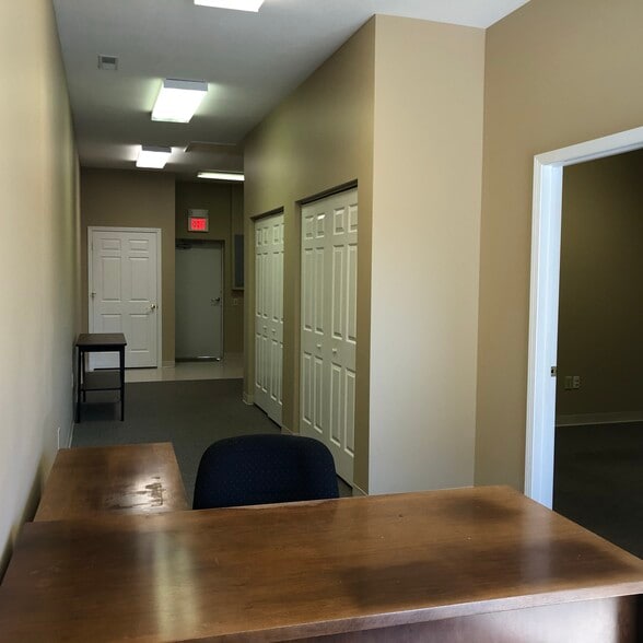 More Photos Of 2585 Eastwood Dr, Columbus Office For Lease