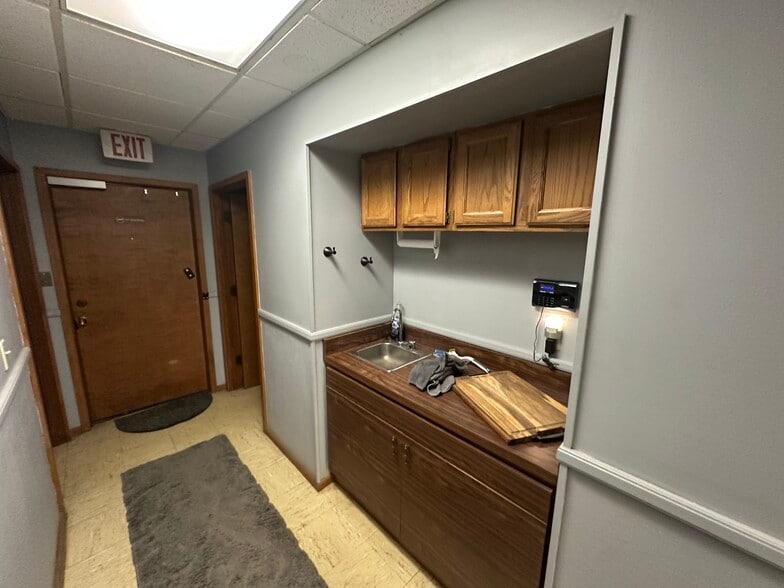 More Photos Of 3040-3058 E Elm St, Springfield Warehouse For Lease