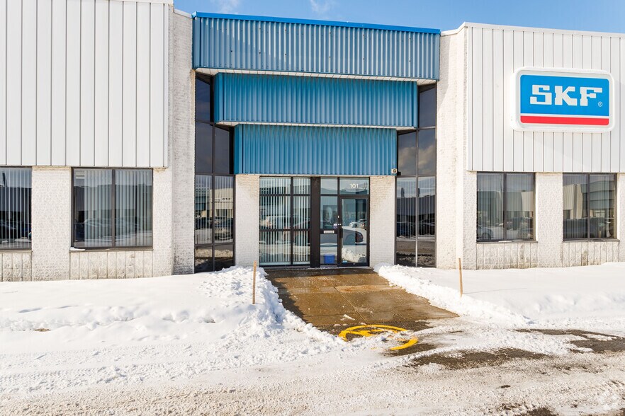 More Photos Of 55-117 Av Lindsay, Dorval Warehouse For Lease