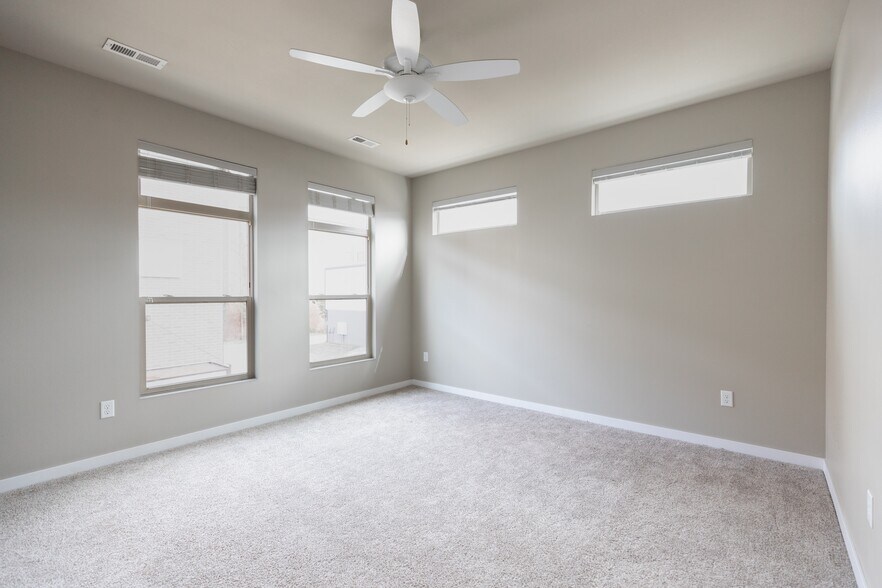 More Photos Of 325 SW 7th St, Des Moines Apartments For Sale