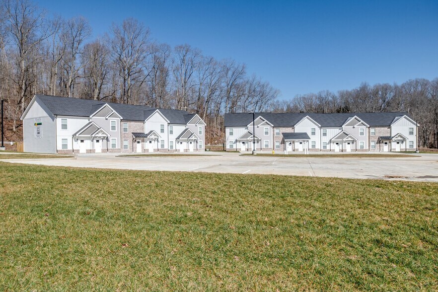 More Photos Of 100 Henry Dr, Burns Apartments For Sale