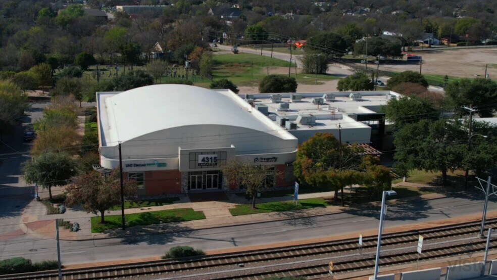 Primary Photo Of 4315 S Lancaster Rd, Dallas Office For Lease