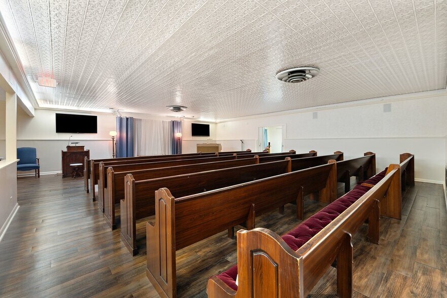 More Photos Of 503 Talbot St, Taylor Funeral Home For Sale