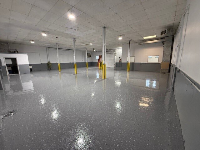 More Photos Of 16135 New Ave, Lemont Warehouse For Lease