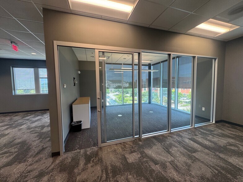 More Photos Of 6751 Parker Farm Dr, Wilmington Office For Lease