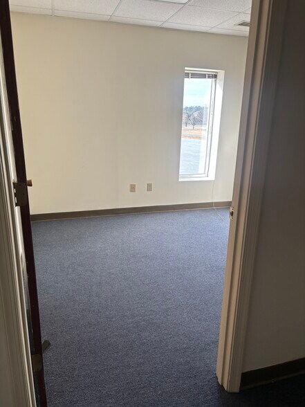 More Photos Of 12 Salters Creek Rd, Hampton Office For Lease