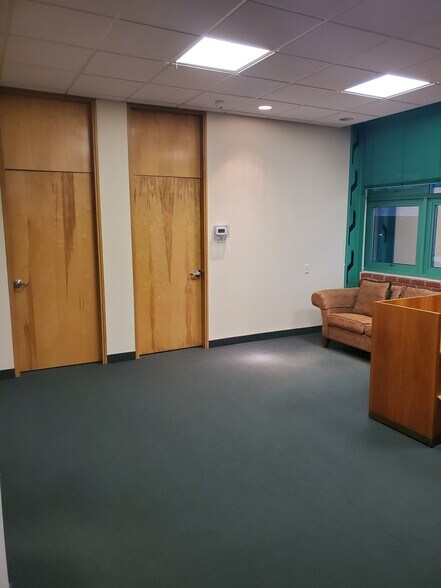 More Photos Of 263 Glenville Rd, Greenwich Storefront Retail Office For Lease