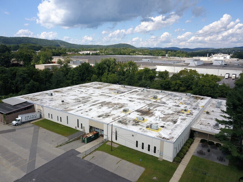 More Photos Of 80 Pickett District Rd, New Milford Manufacturing For Lease