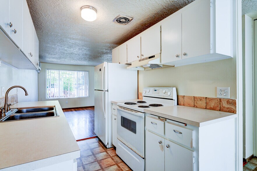 More Photos Of 611 SE 139th Ave, Portland Apartments For Sale