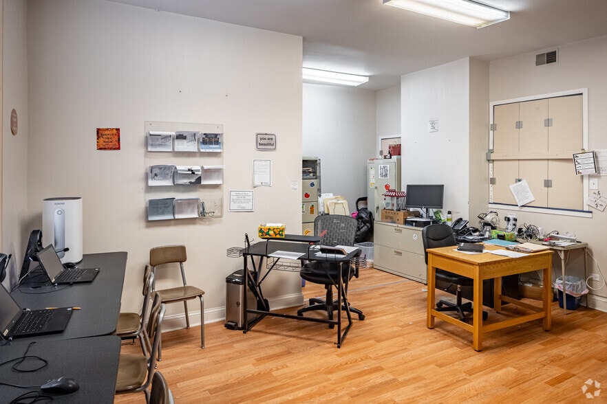 More Photos Of 4554 N Broadway, Chicago Office For Sale