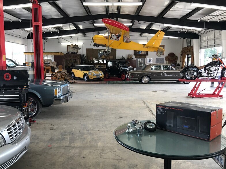 More Photos Of 1409 I-45 Fwy, Conroe Industrial For Lease