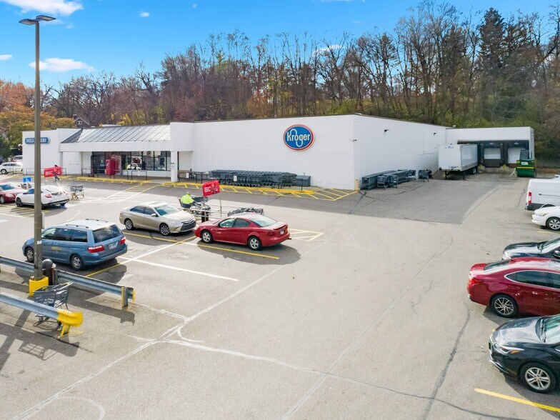 More Photos Of 1555 Wayne Ave, Dayton Supermarket For Sale