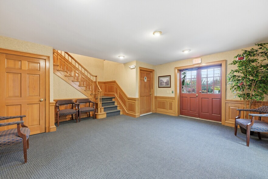 More Photos Of 6198 Butler Pike, Blue Bell Medical For Lease