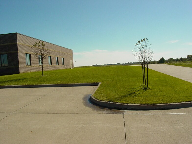 More Photos Of 2200 Gannett Ave, Des Moines Office For Sale