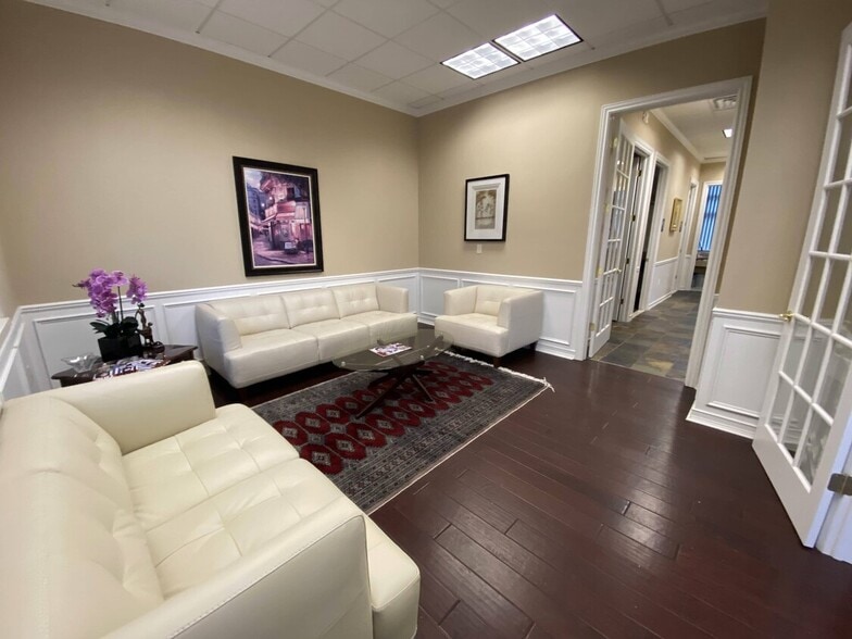 More Photos Of 42500 Eleven Mile Rd, Novi Medical For Lease
