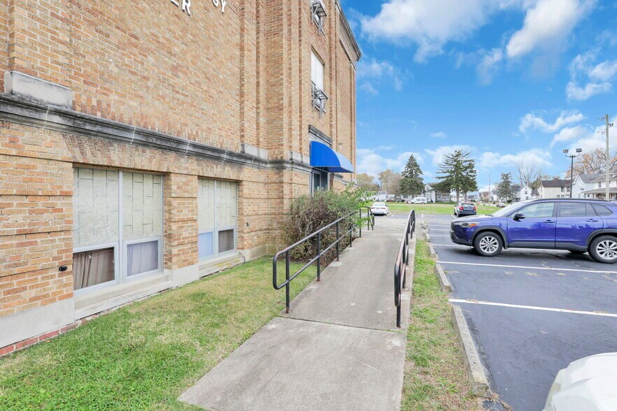 More Photos Of 300 E Auburn Ave, Springfield Office For Sale