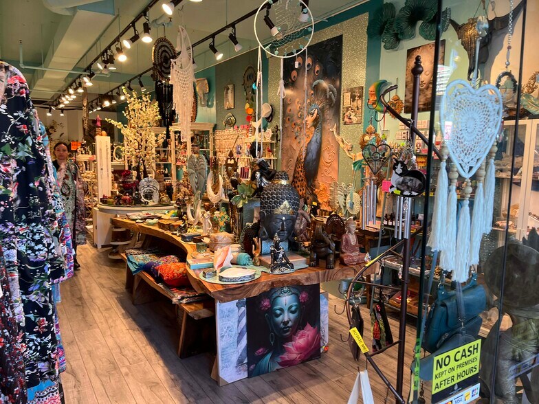 More Photos Of 2987 Granville St, Vancouver General Retail For Lease