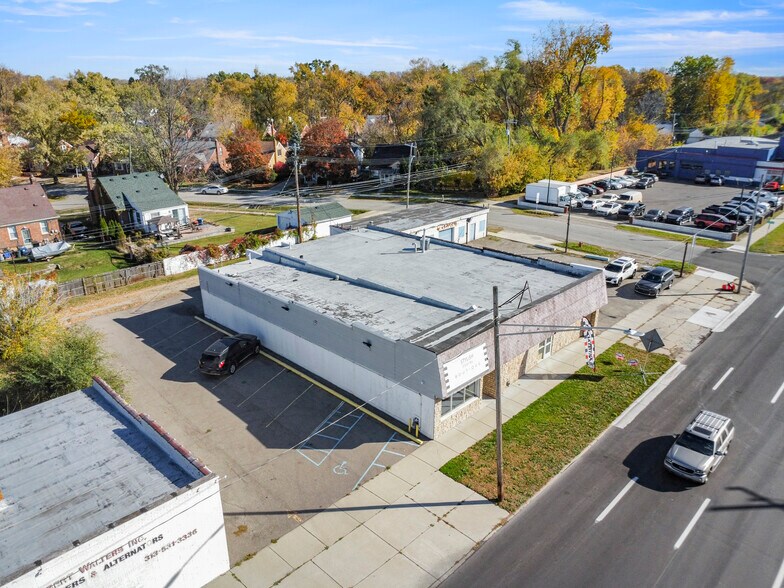 More Photos Of 25420 Grand River ave, Redford Twp Service Station For Lease