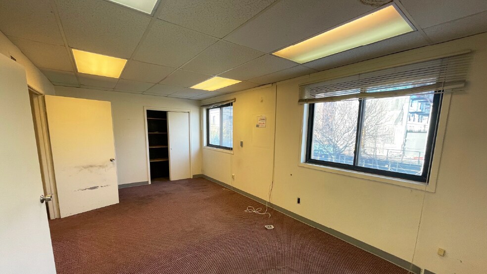 More Photos Of 4537 21st St, Long Island City Warehouse For Lease