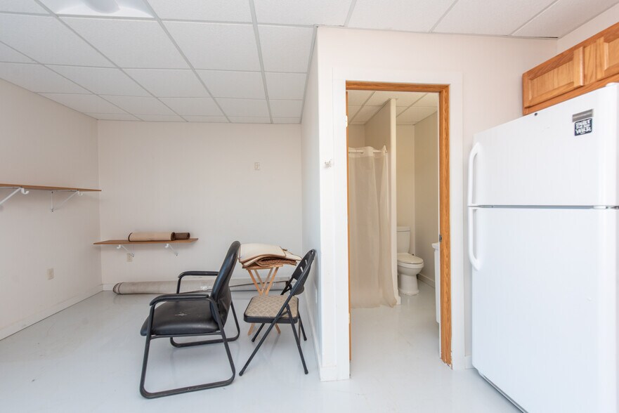 More Photos Of 13603 38th St SW, Belfield Flex For Lease