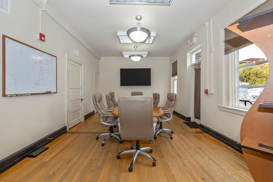 More Photos Of 5 S Market St, Frederick Storefront Retail Office For Lease