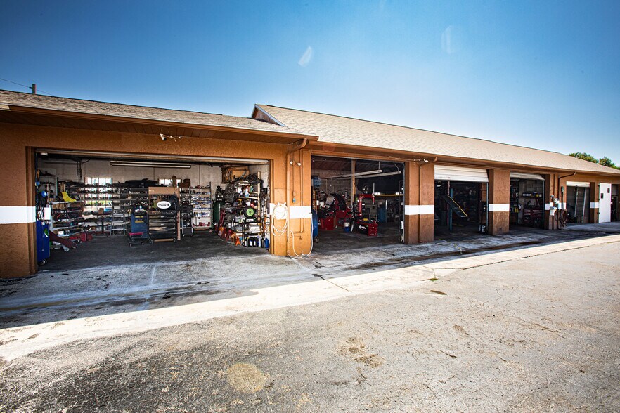 More Photos Of 14825 US Highway 19, Hudson Service For Sale