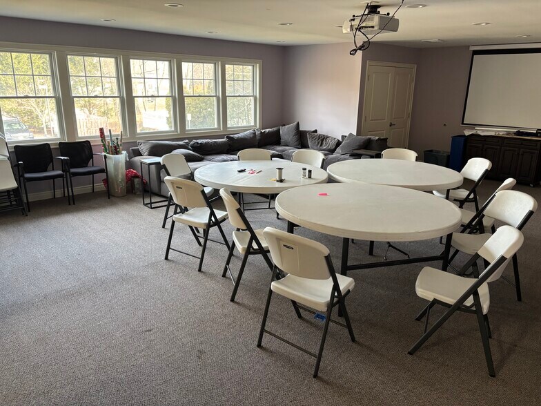 More Photos Of 186 W Veterans Hwy, Jackson Office For Sale