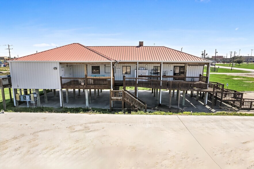 More Photos Of 5140 Gulfway Dr, Sabine Pass Restaurant For Sale