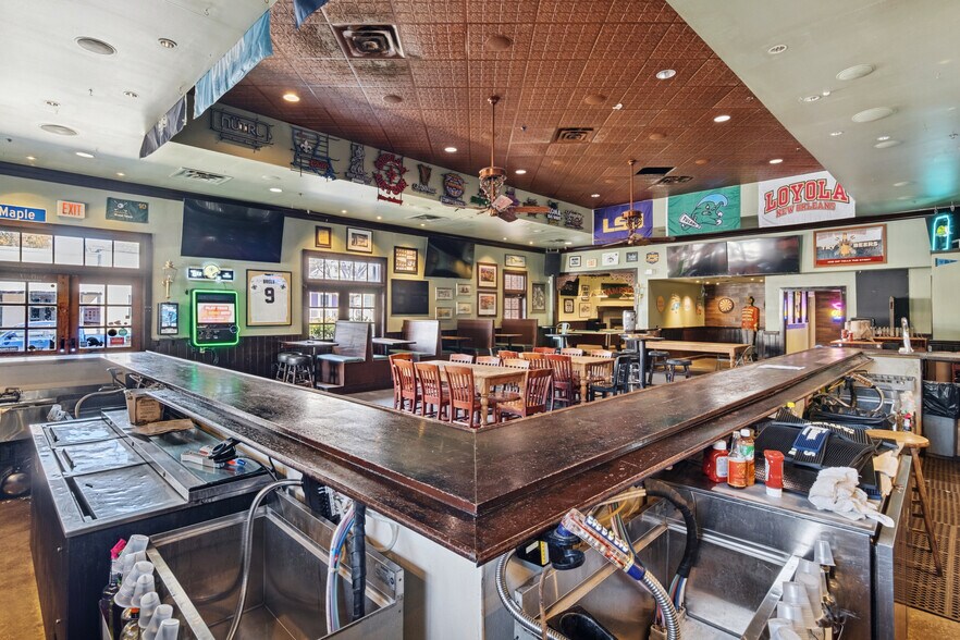 More Photos Of 7538 Maple St, New Orleans Bar For Sale