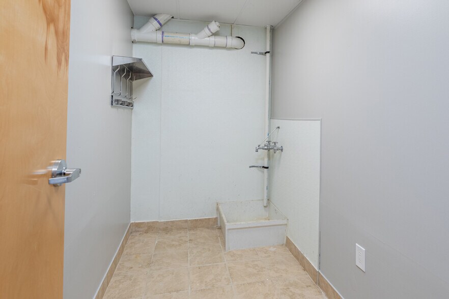 More Photos Of 411 Commerce Ln, West Berlin Medical For Sale