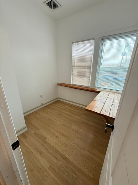 More Photos Of 217 Beach 116Th St, Rockaway Park Office For Lease