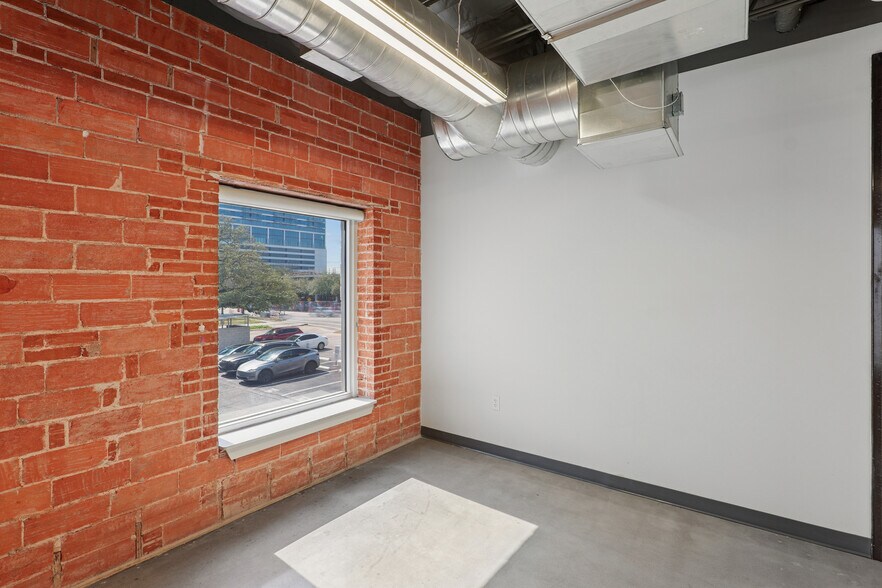 More Photos Of 3217 Montrose Blvd, Houston Office For Lease