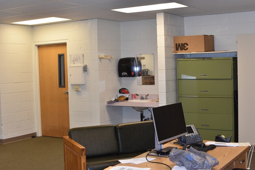More Photos Of 213 Tracy Creek Rd, Vestal Township Warehouse For Sale